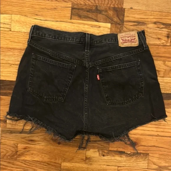Levi's Black High-Waisted Jean Shorts with Distressed Hem - Picture 4 of 6
